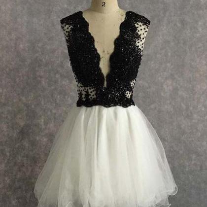 Fashion Black And White Short Prom Dresses Deep V..